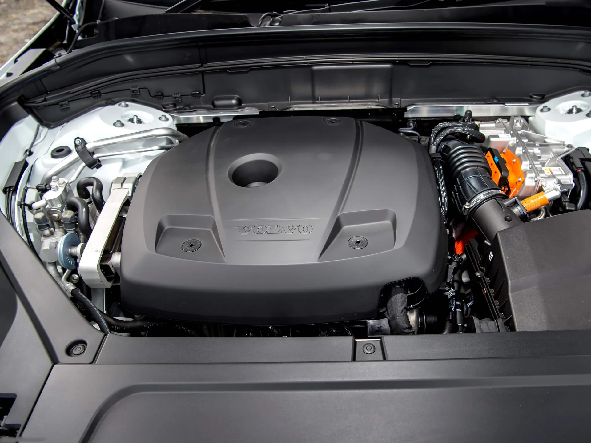 Volvo XC90 (2020) – motorový prostor