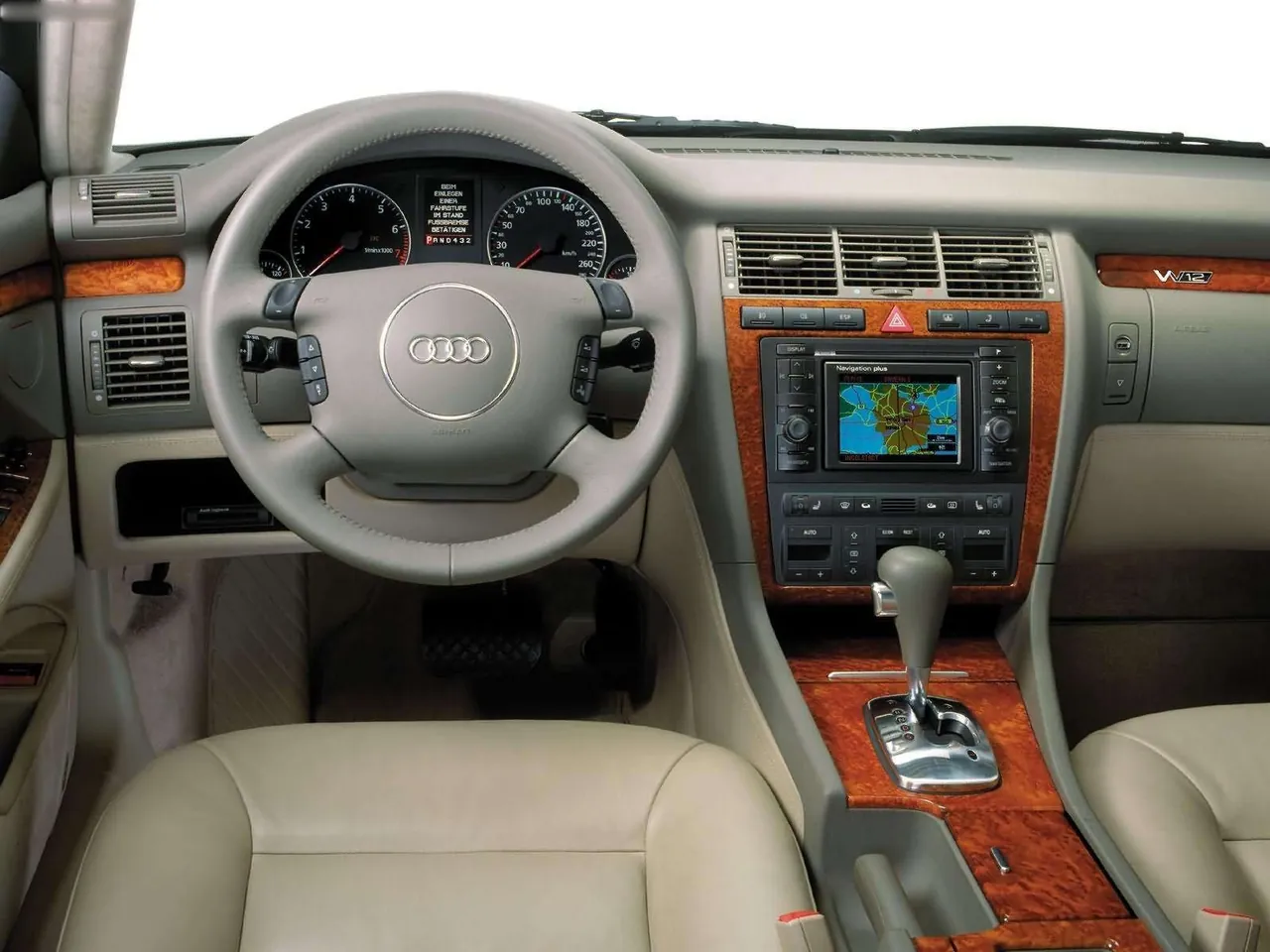 Audi A8 L 6.0 quattro (2001) – interiér