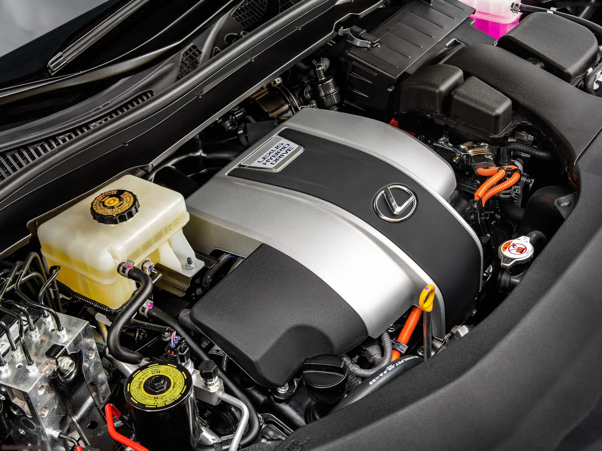 Lexus RX L (2018) – motorový prostor