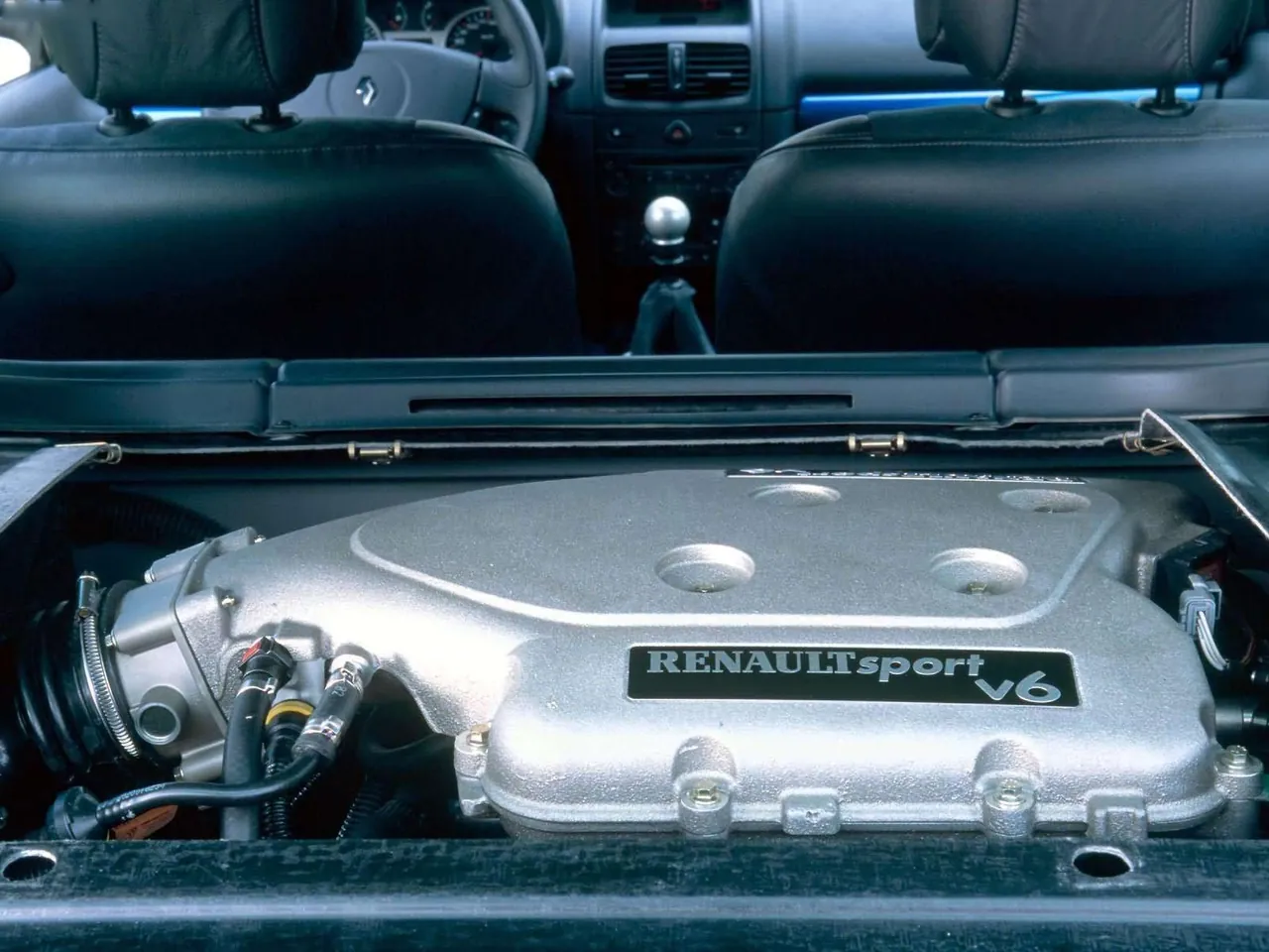 Renault Clio V6 Renault Sport (2003) – motorový prostor