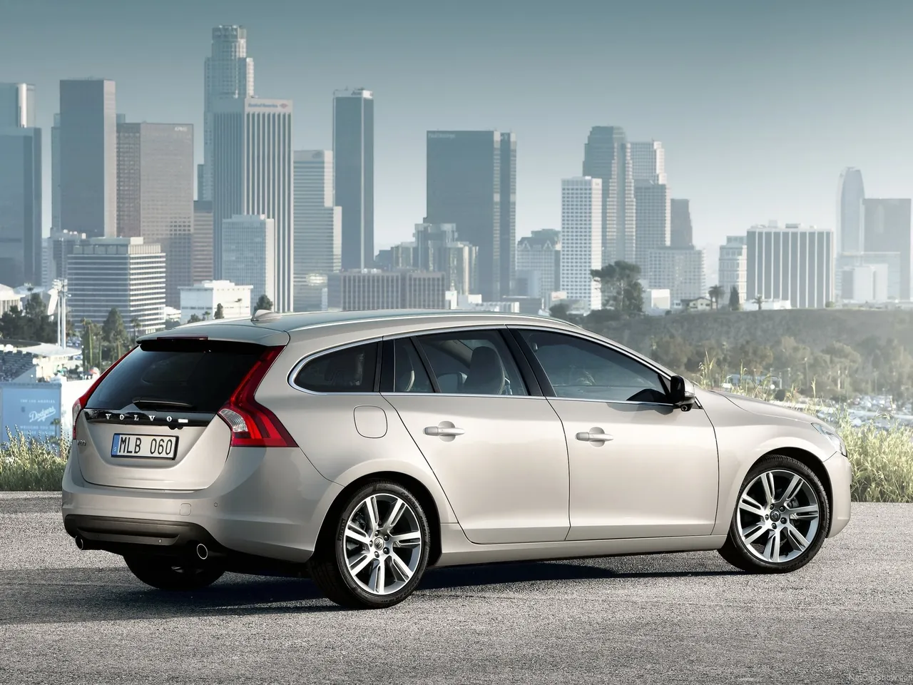 Volvo V60 (2011) – zadní tříčtvrteční pohled