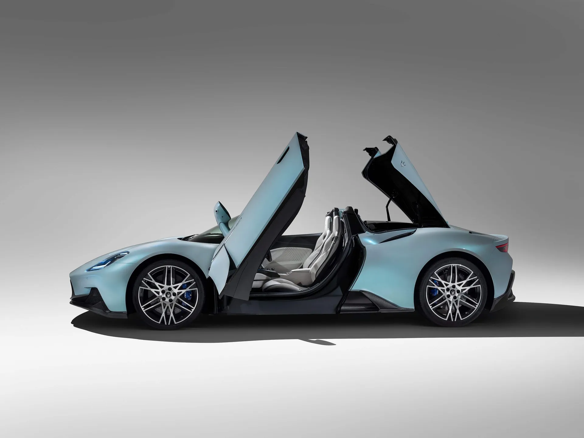 Maserati MC20 Cielo (2023) – boční profil