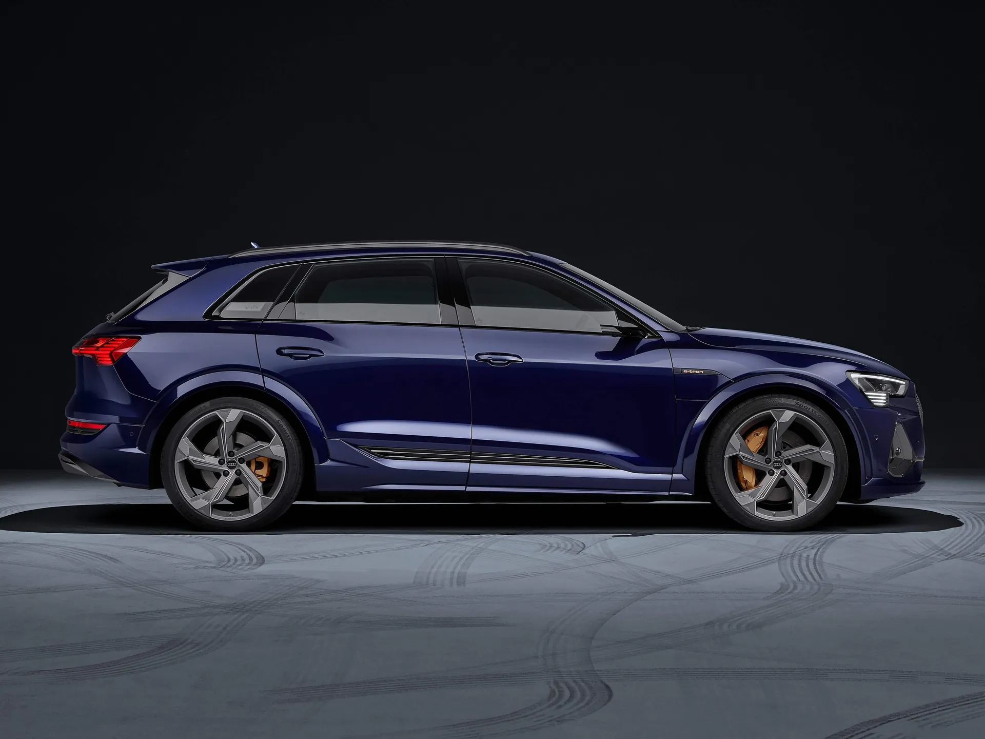 Audi e-tron S (2021) – boční profil
