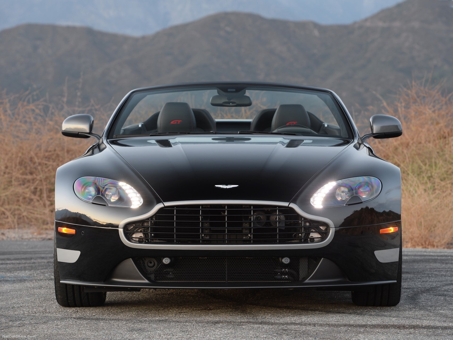 Aston Martin V8 Vantage GT Roadster (2015) – zepředu
