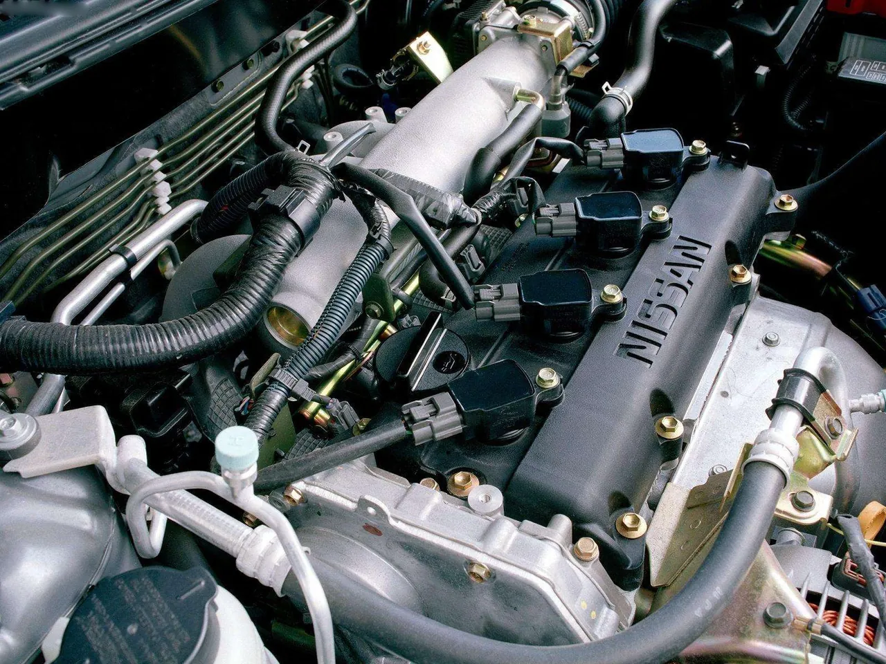 Nissan XTrail (2002) – motorový prostor