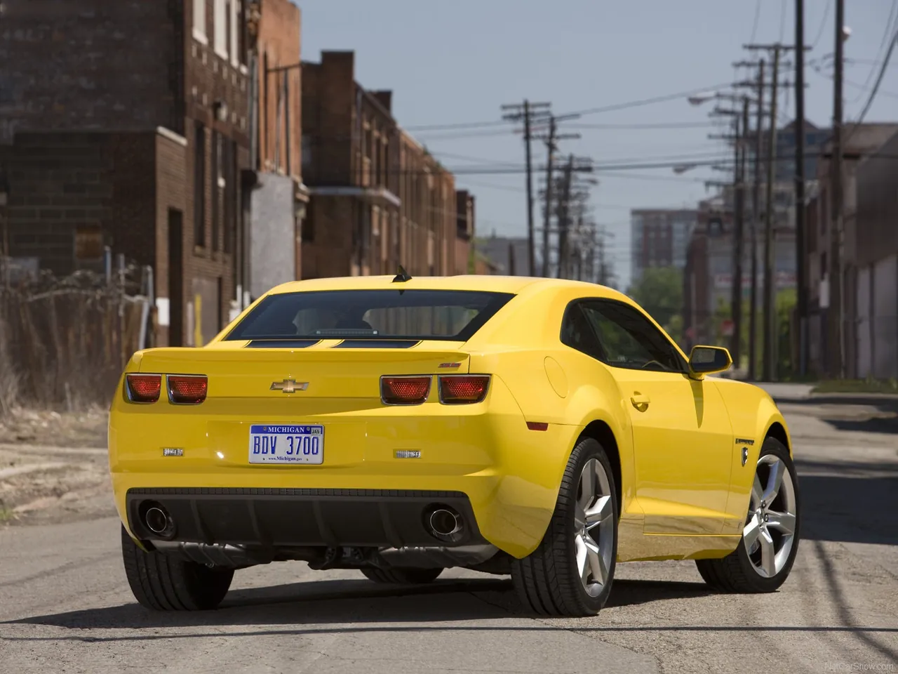 Chevrolet Camaro Transformers (2010) – zadní tříčtvrteční pohled