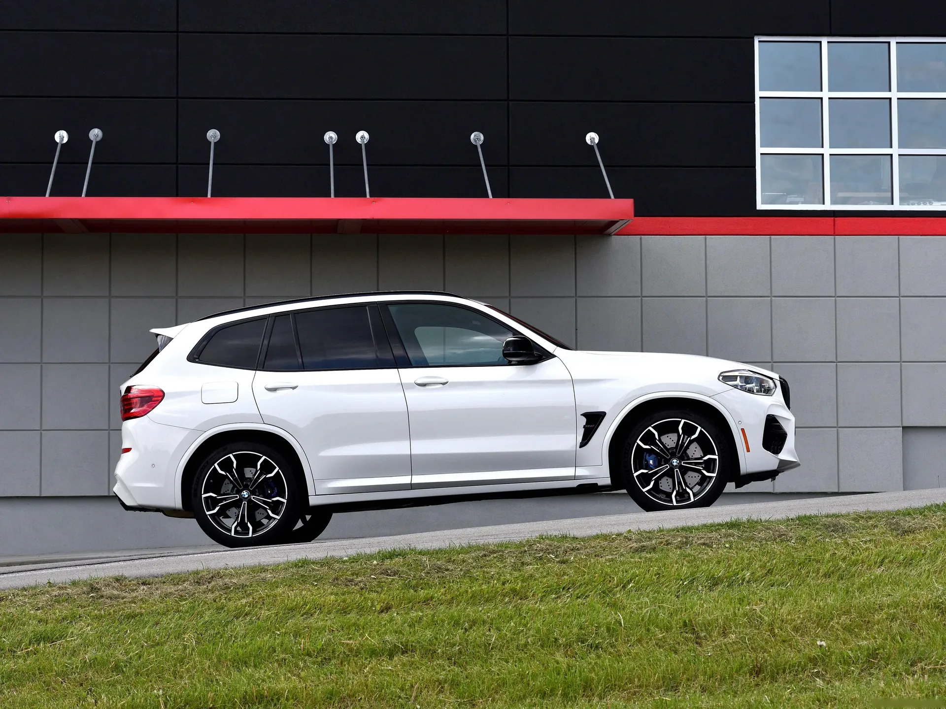 BMW X3 M Competition (2020) – boční profil