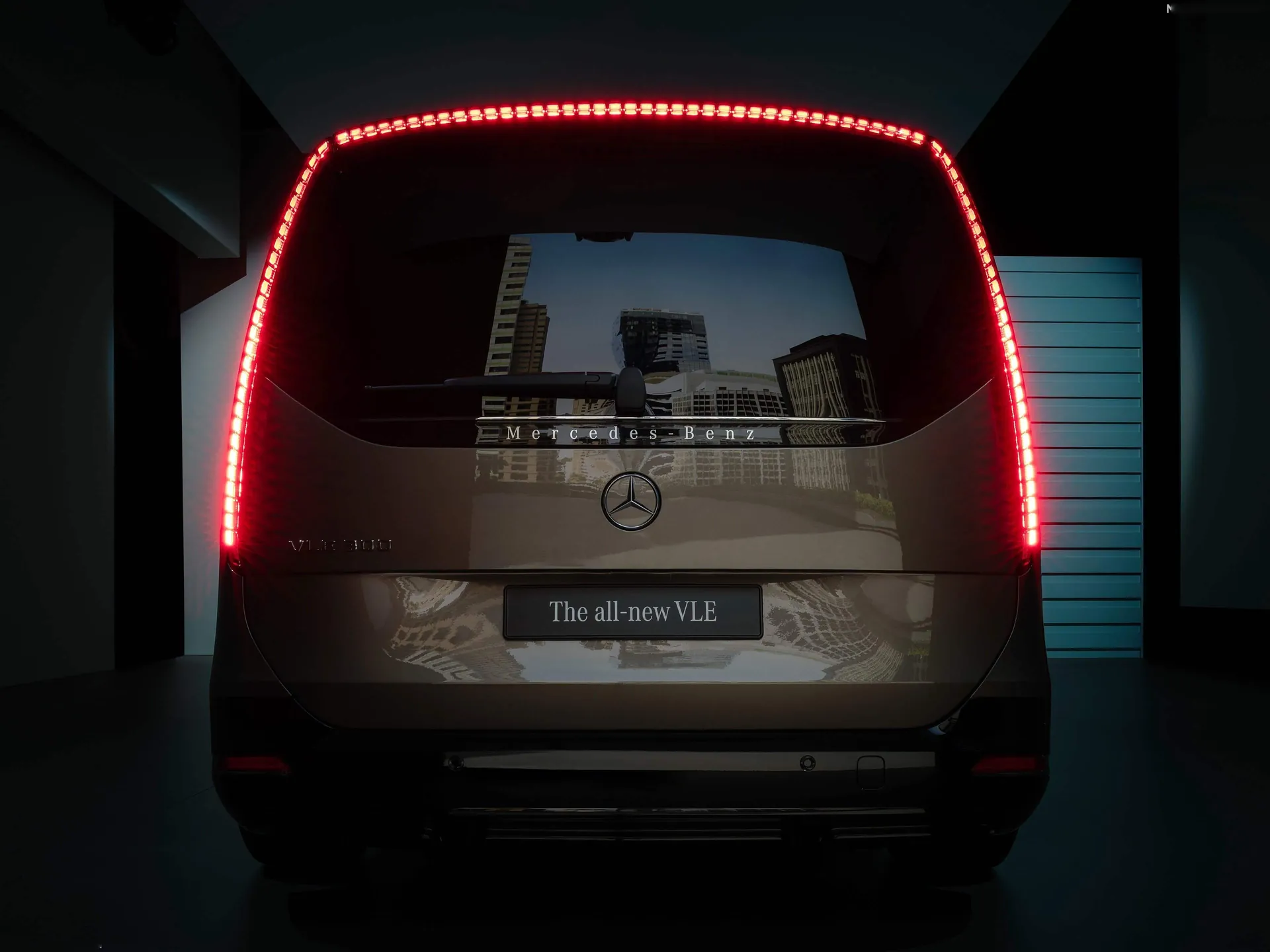 Mercedes-Benz VLE (2027) – zezadu