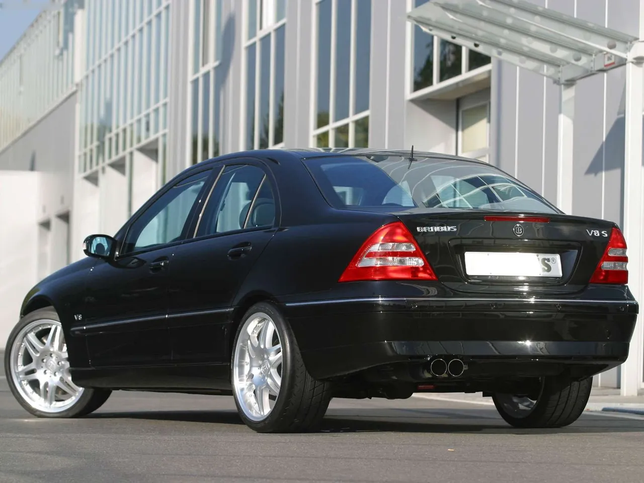Brabus Mercedes-Benz C-Class (2004) – zadní tříčtvrteční pohled