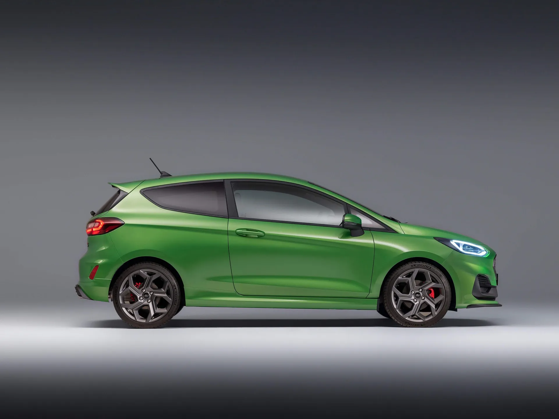Ford Fiesta ST (2022) – boční profil