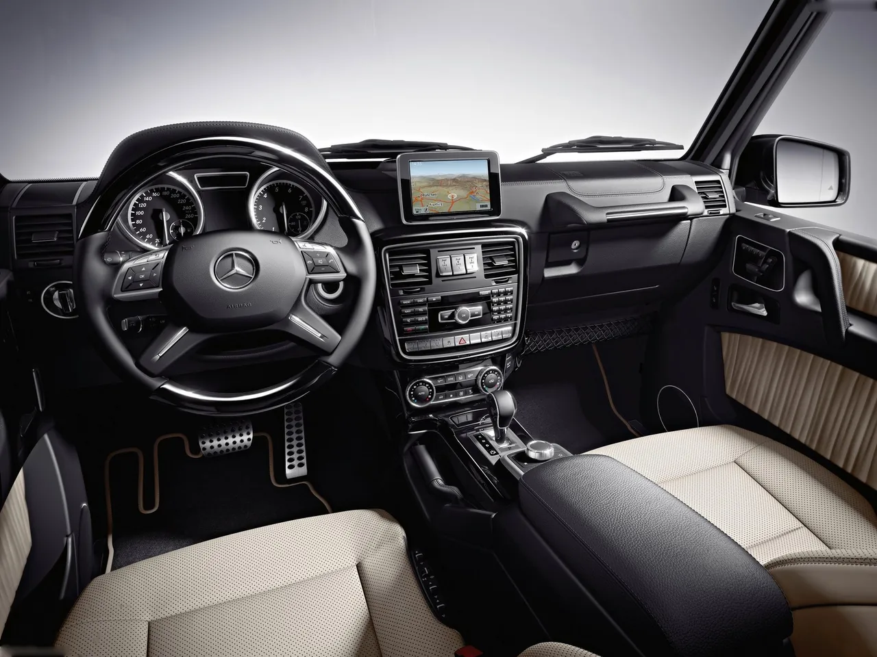 Mercedes-Benz G-Class (2013) - Interior