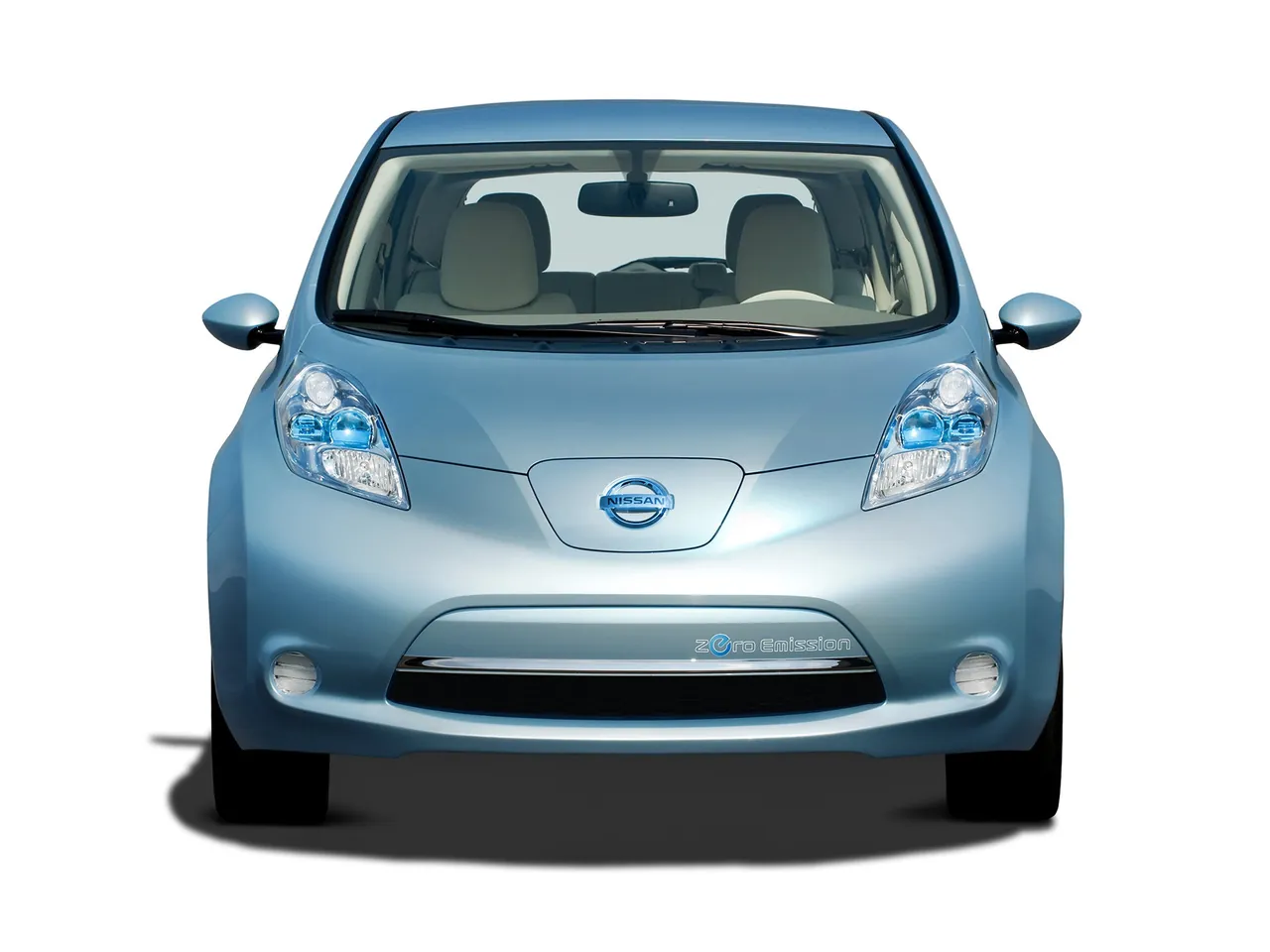 Nissan LEAF (2011) - Front