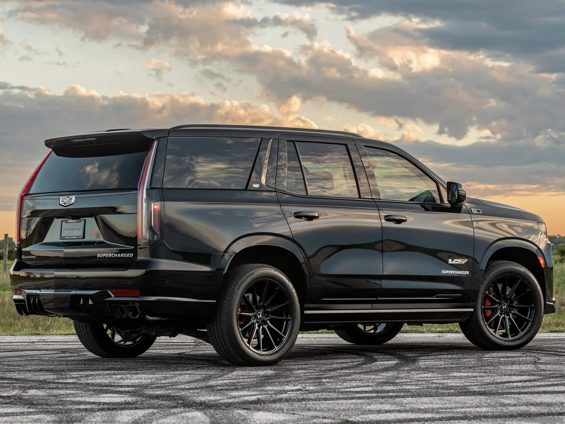 Hennessey H850 Escalade-V (2024) – zadní tříčtvrteční pohled