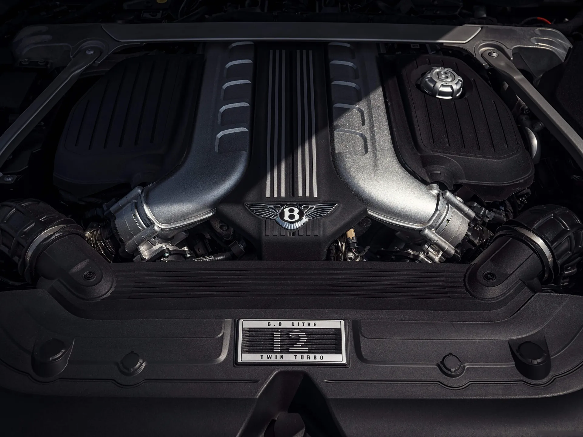 Bentley Continental GT (2018) – motorový prostor