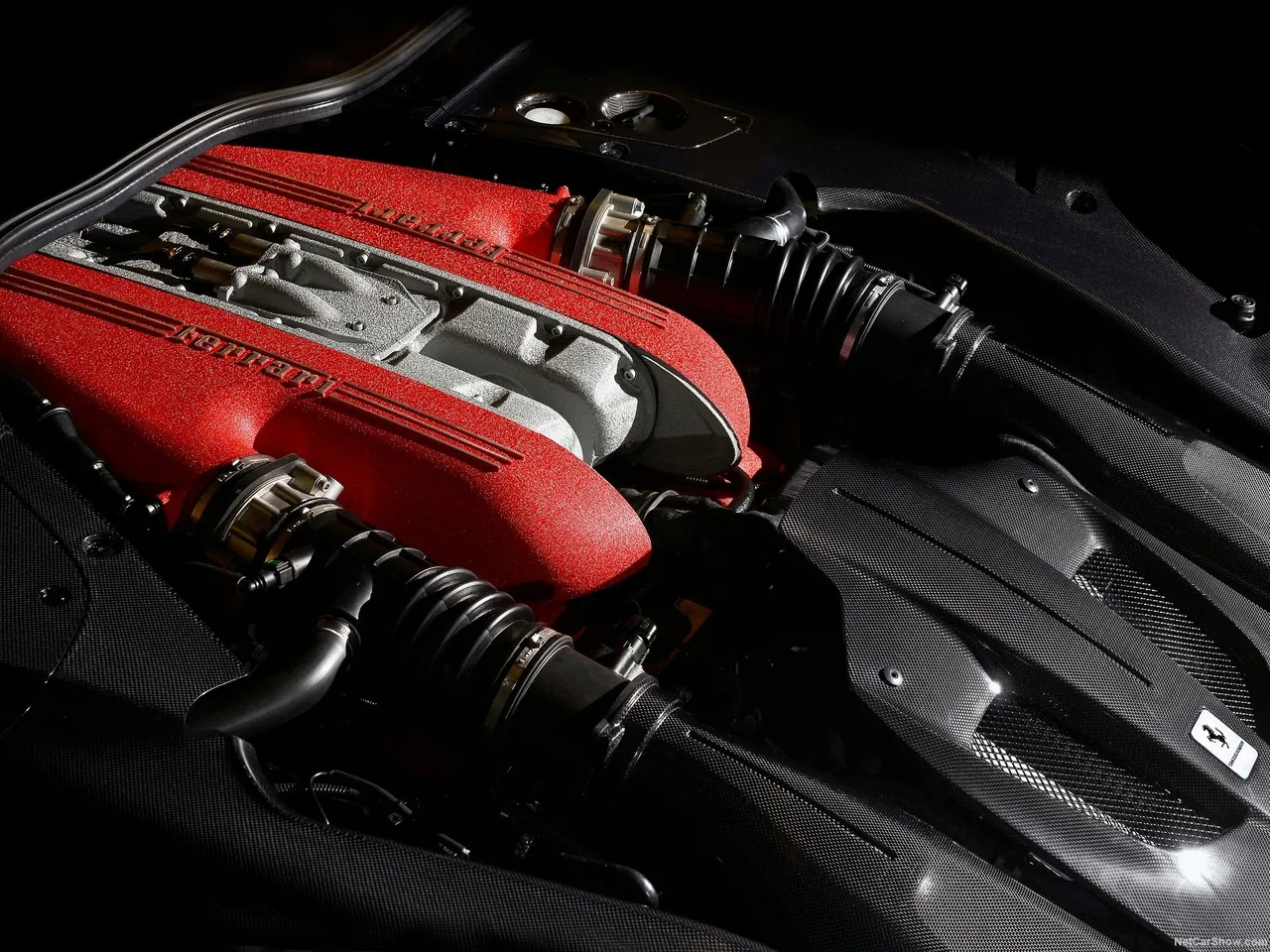 Ferrari F12tdf (2016) – motorový prostor