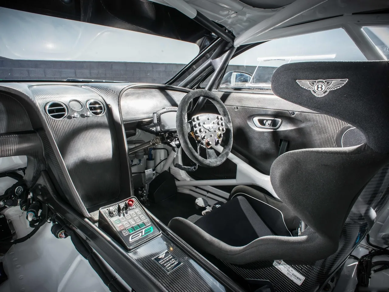 Bentley Continental GT3 Racecar (2014) – interiér