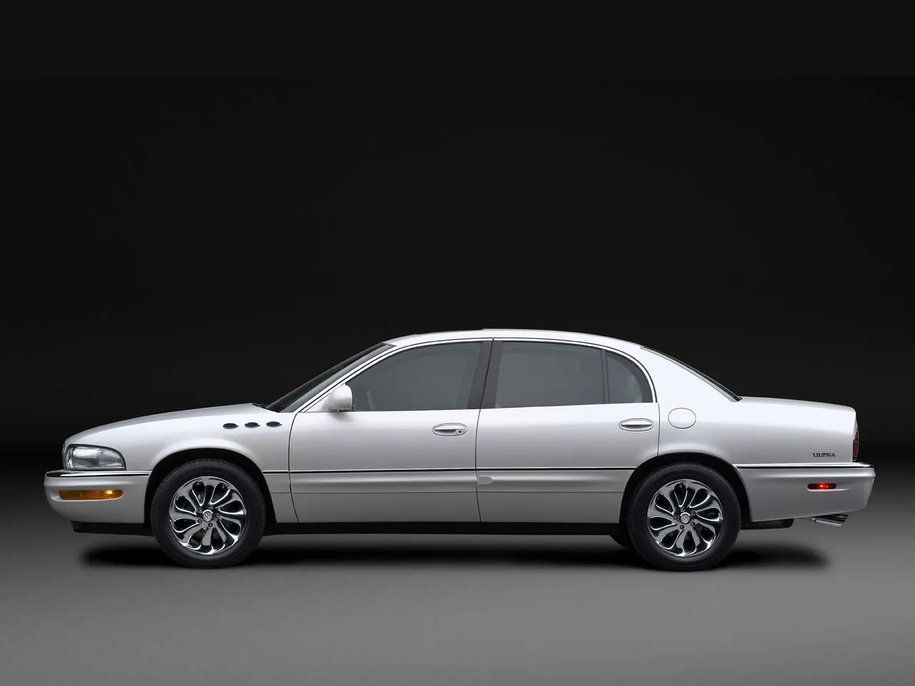 Buick Park Avenue Ultra (2003) – boční profil