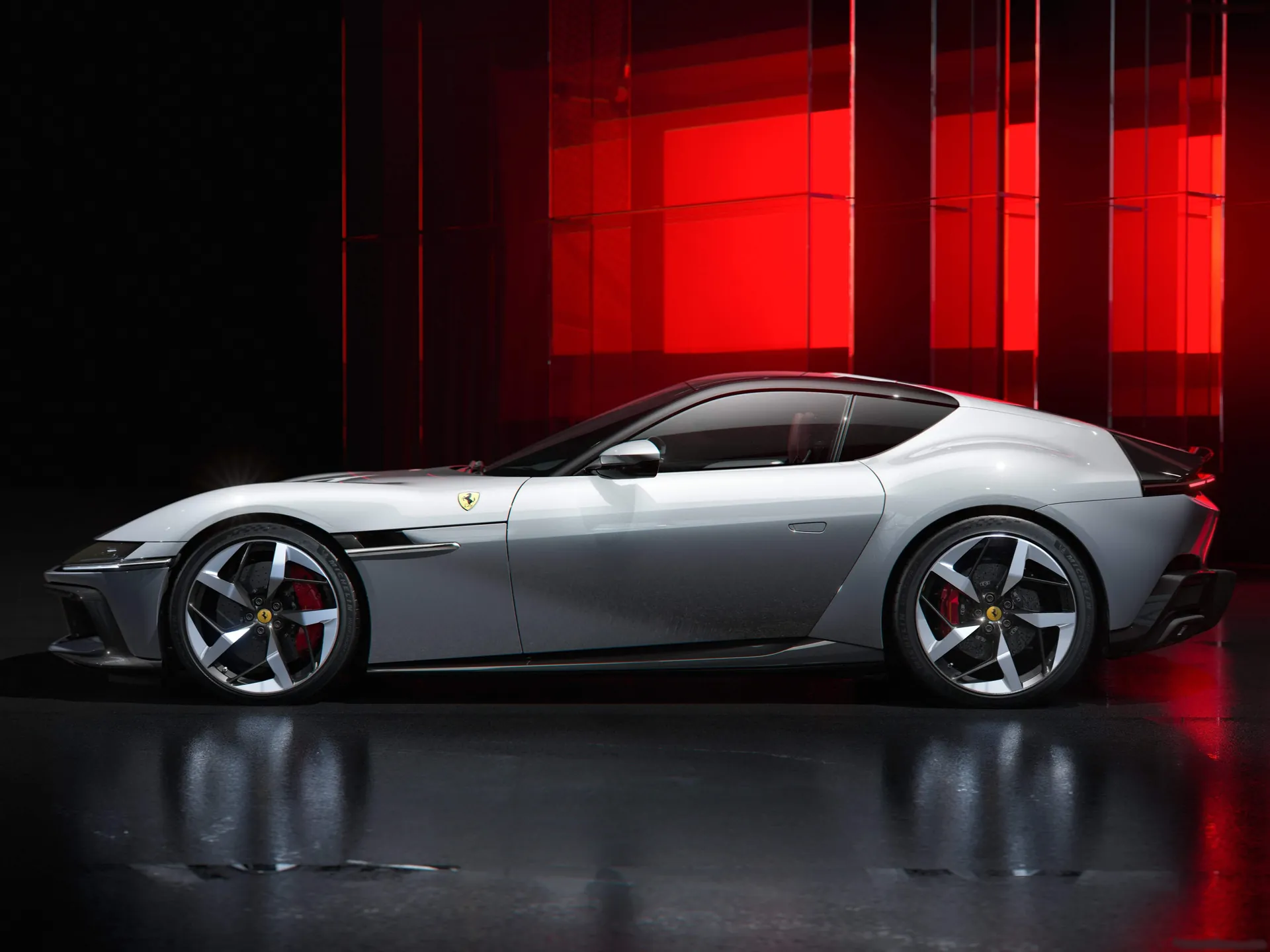 Ferrari 12Cilindri (2025) – boční profil