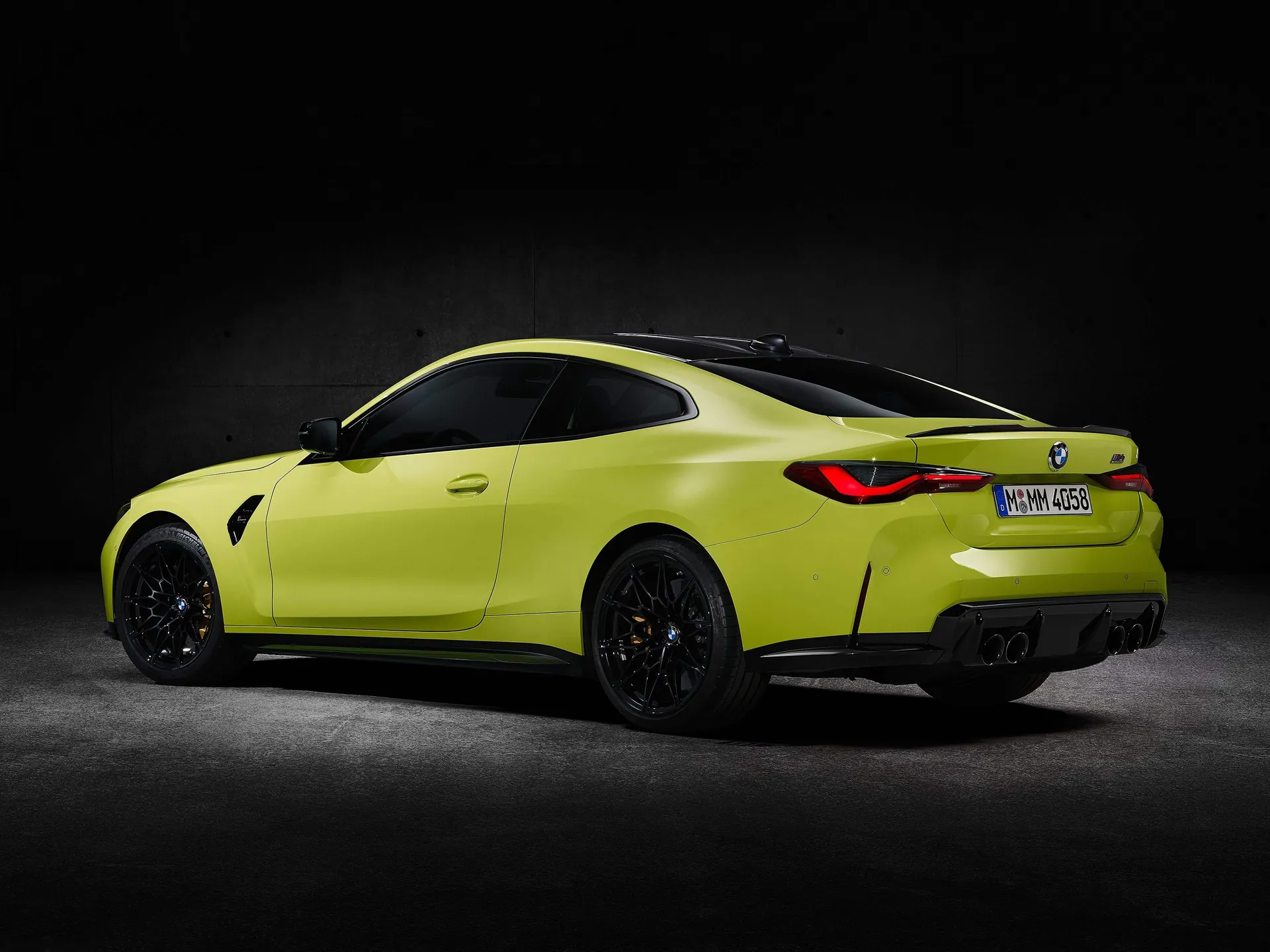 BMW M4 Coupe Competition (2021) – zadní tříčtvrteční pohled