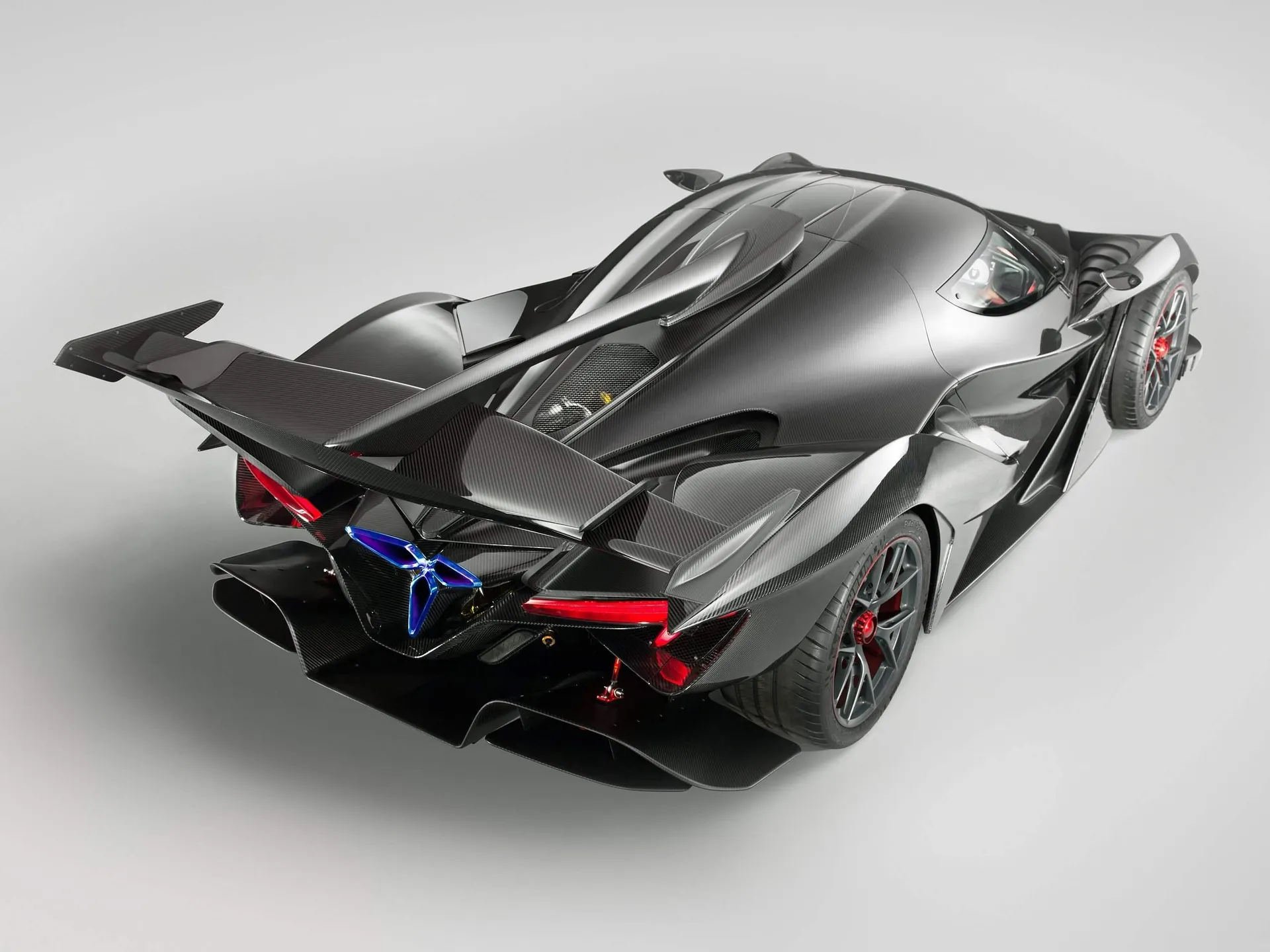 Gumpert Apollo Intensa Emozione (2019) – zadní tříčtvrteční pohled