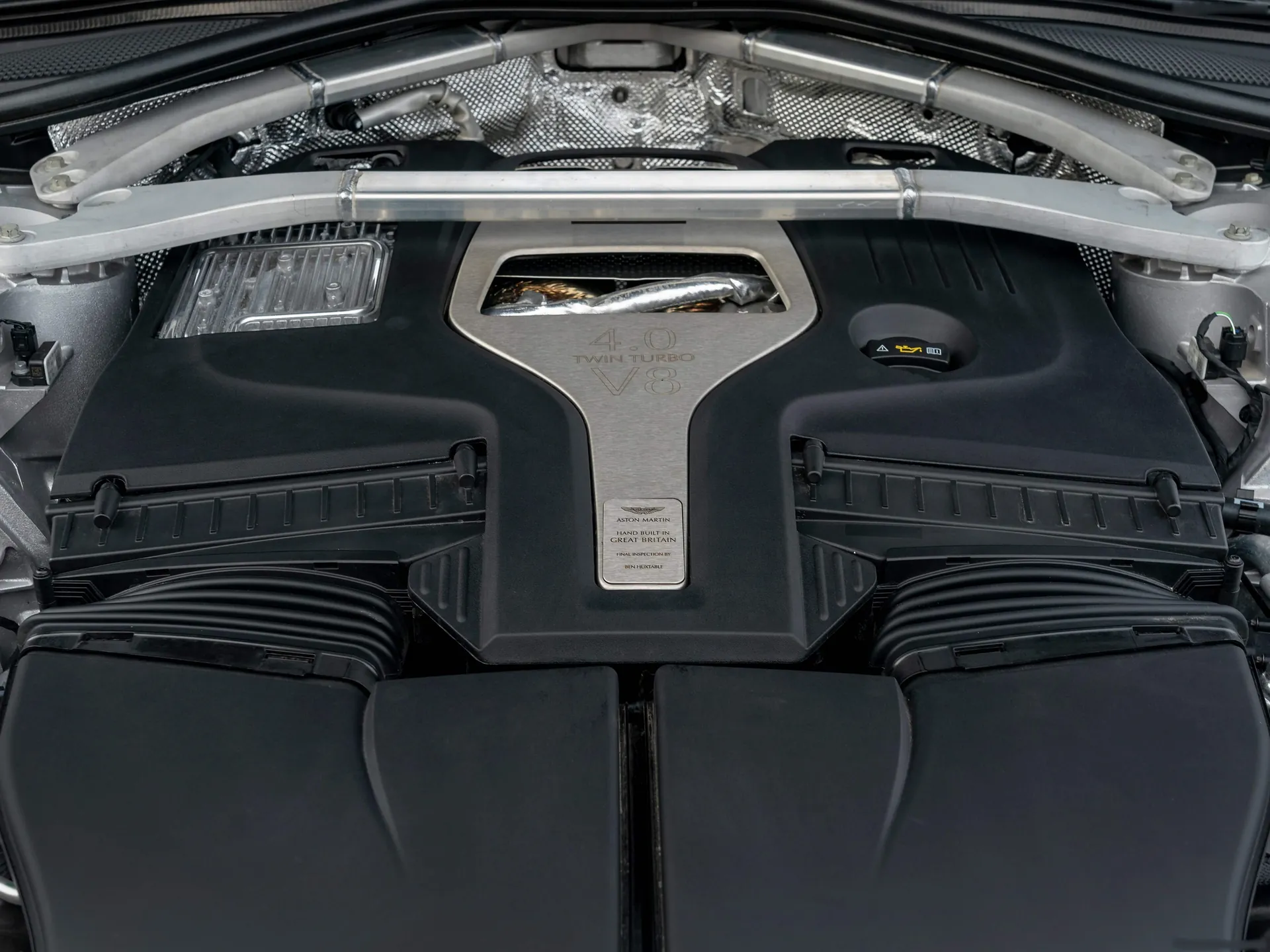 Aston Martin DBX707 (2023) - Engine