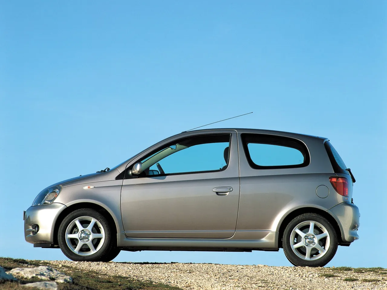 Toyota Yaris T Sport (2001) – boční profil