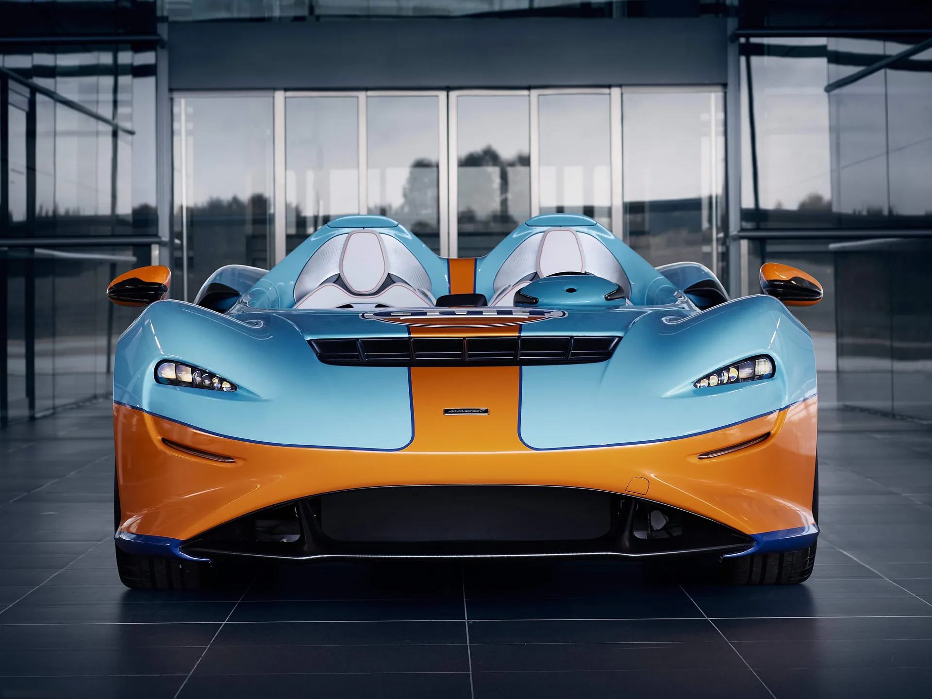 McLaren Elva Gulf Theme by MSO (2021) – zepředu