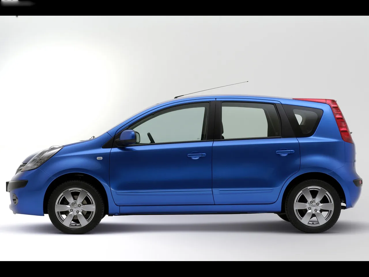 Nissan Note (2006) – boční profil