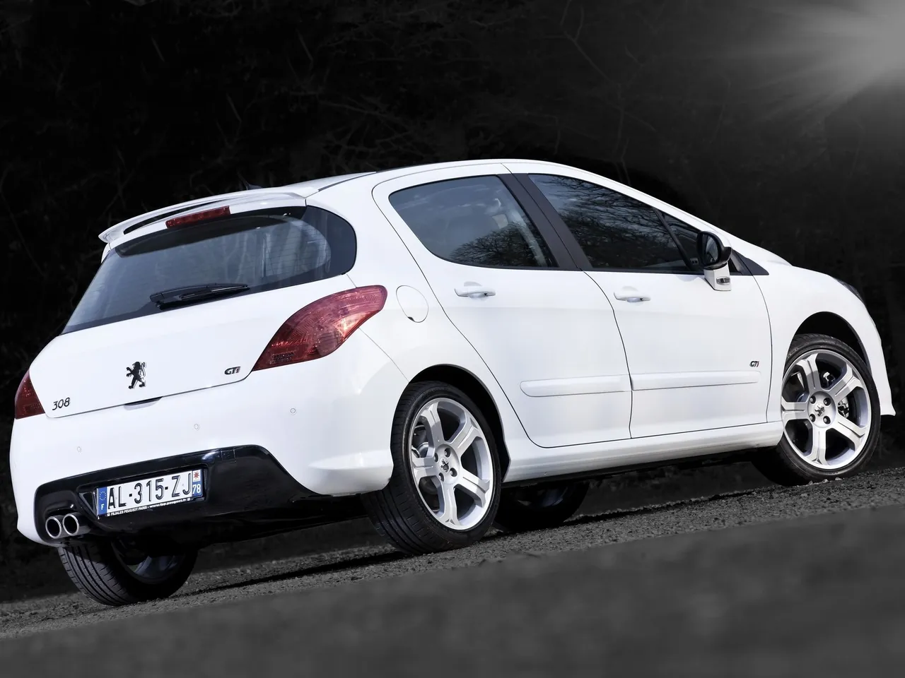 Peugeot 308 GTi (2011) – zadní tříčtvrteční pohled