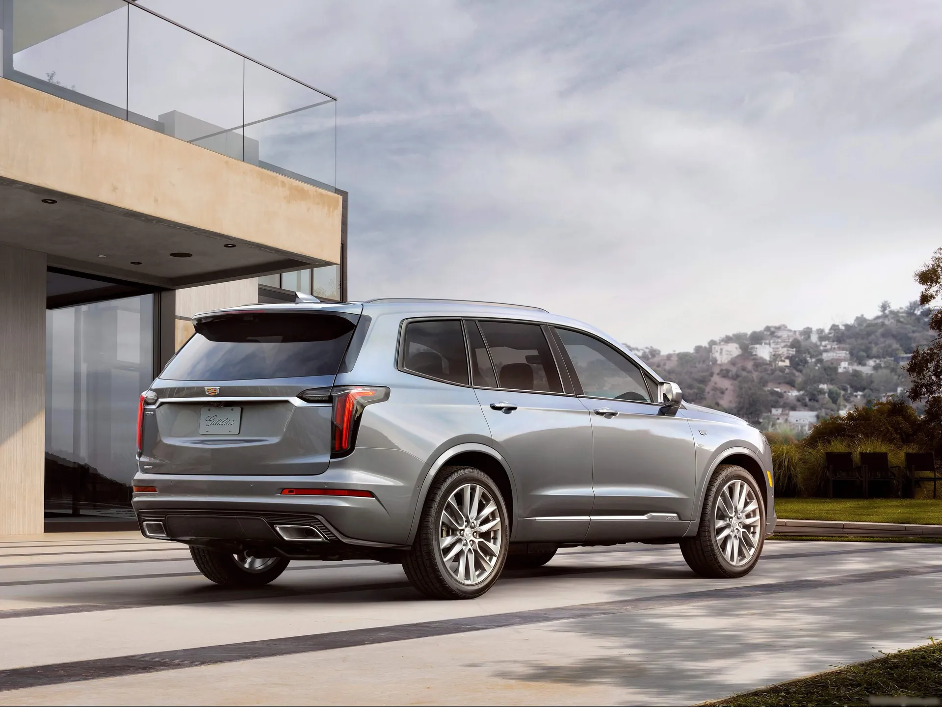 Cadillac XT6 (2020) – zadní tříčtvrteční pohled