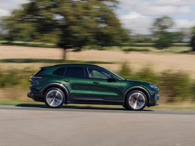 Porsche Cayenne S Electric [UK] (2027)