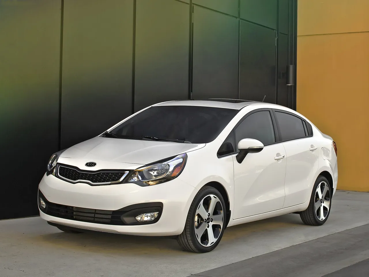 Kia Rio Sedan (2012)