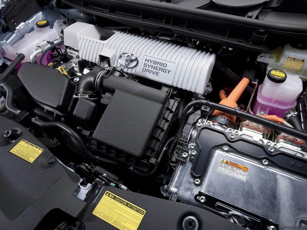 Toyota Prius V (2012) – motorový prostor
