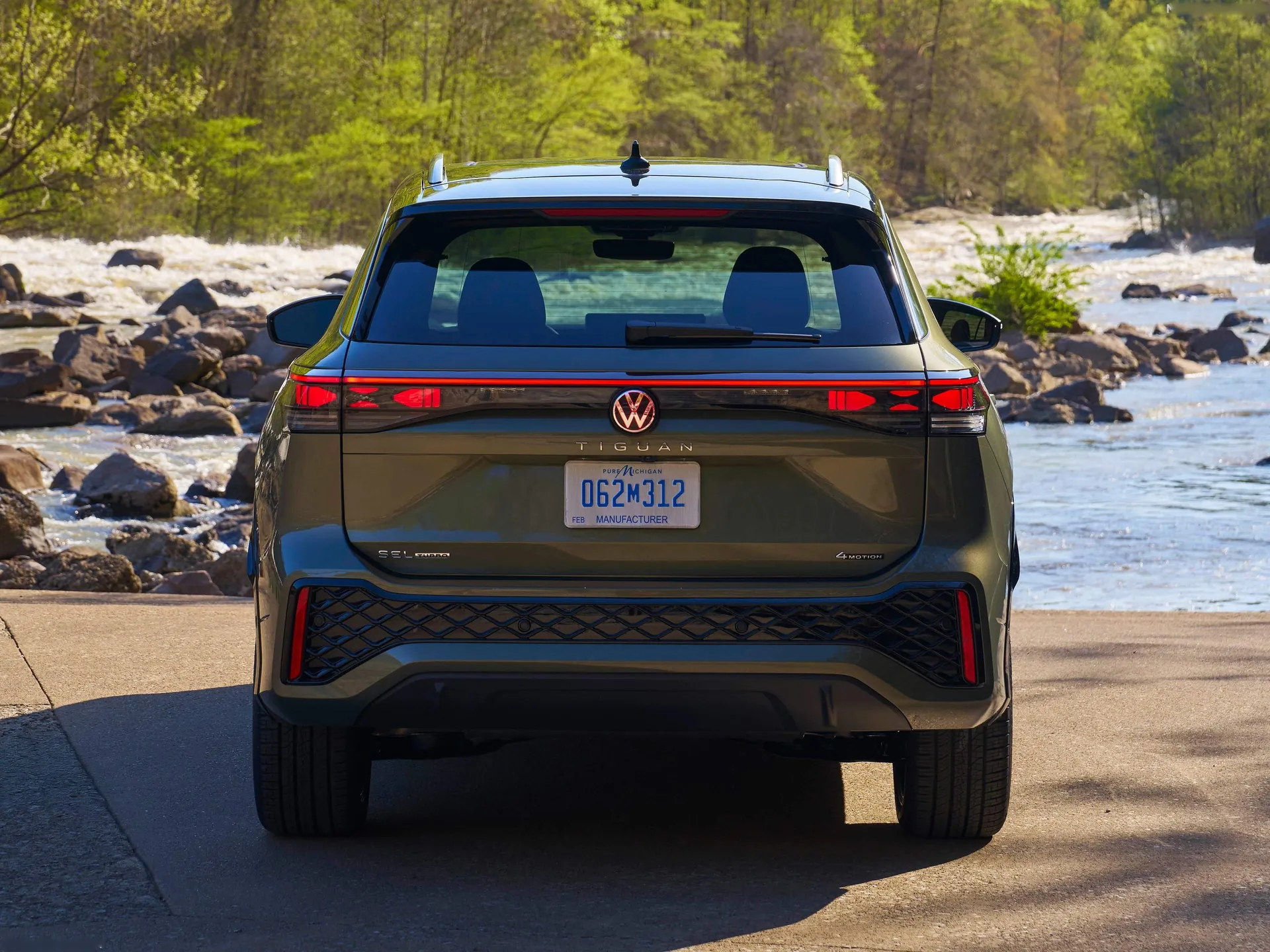 Volkswagen Tiguan SEL R-Line Turbo (2026) – zezadu
