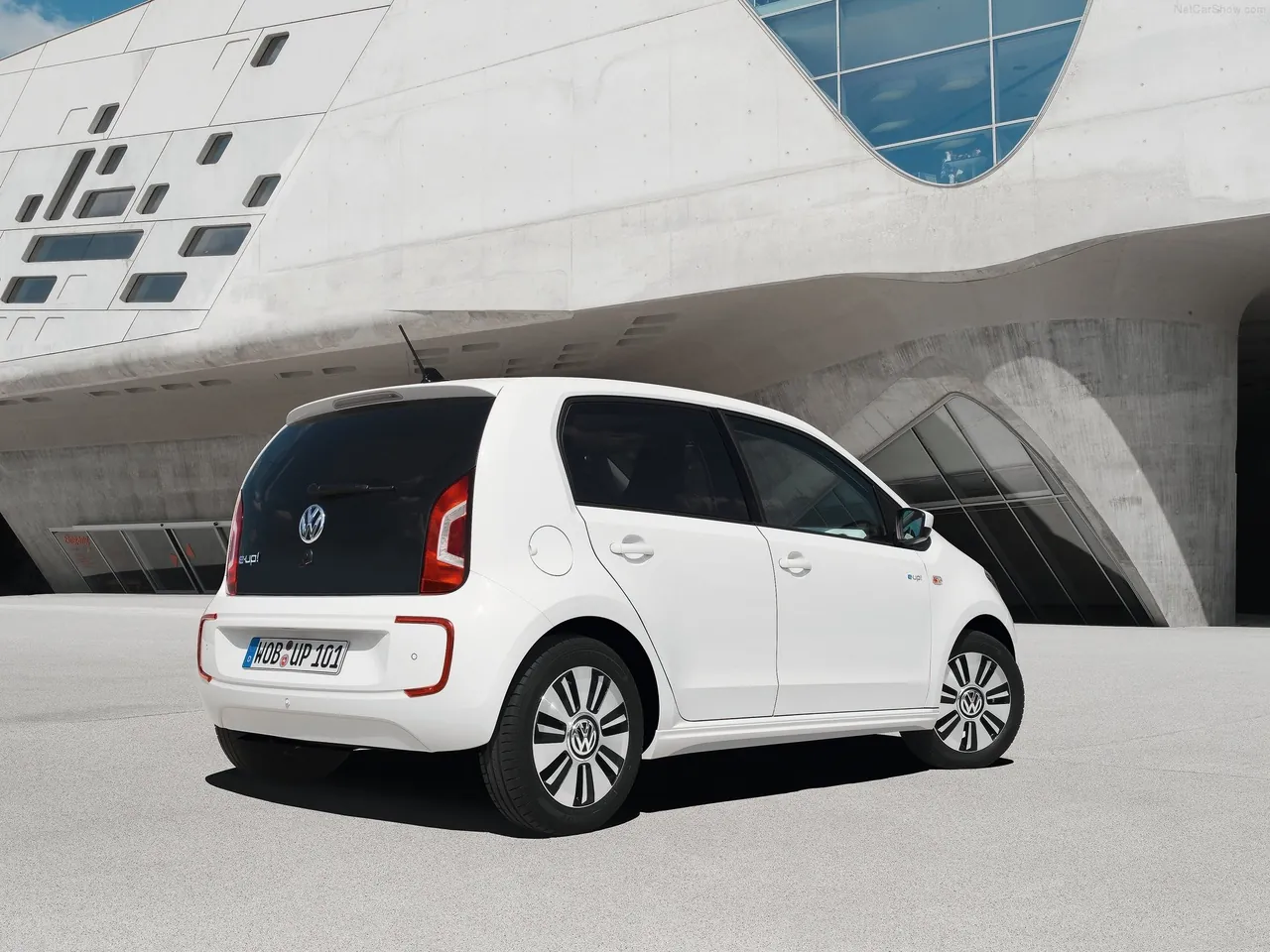 Volkswagen e-Up (2014) - Rear Three-Quarter