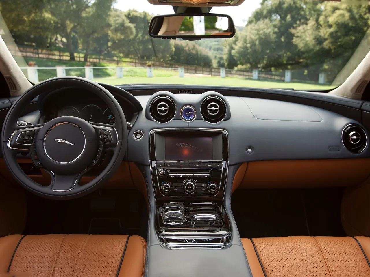 Jaguar XJ (2010) – interiér