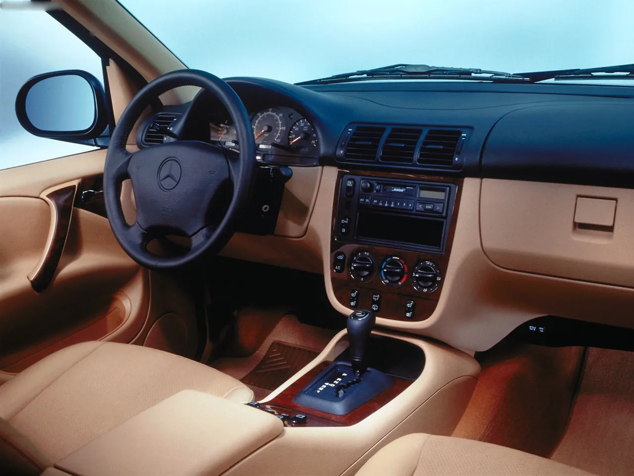 Mercedes-Benz ML320 (1999) - Interior