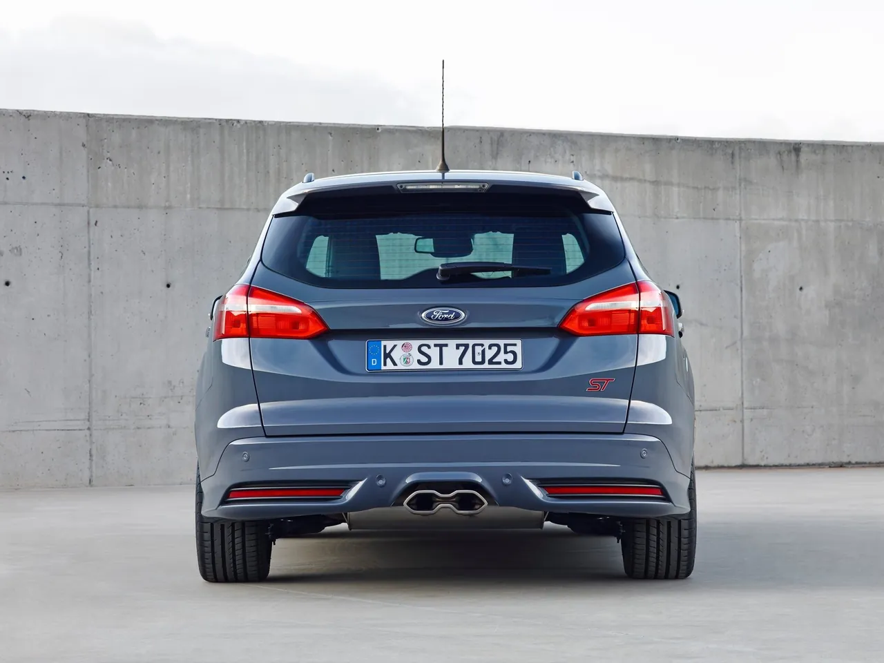 Ford Focus ST Wagon (2015) – zezadu
