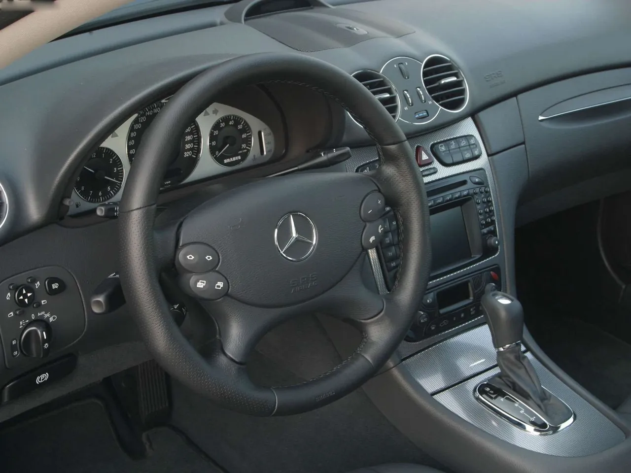 Brabus Mercedes-Benz CLK (2003) – interiér