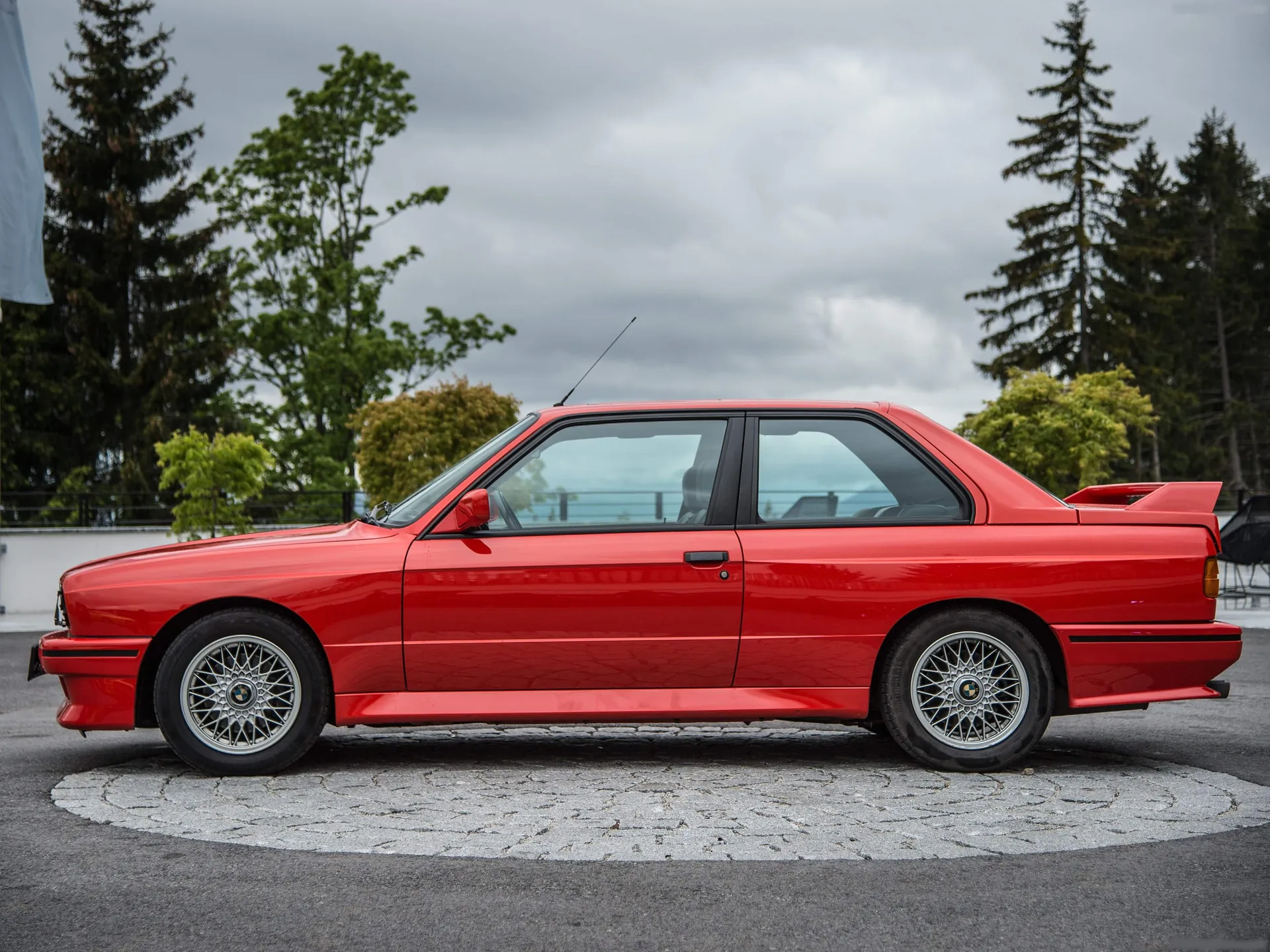 BMW M3 (1987) – boční profil