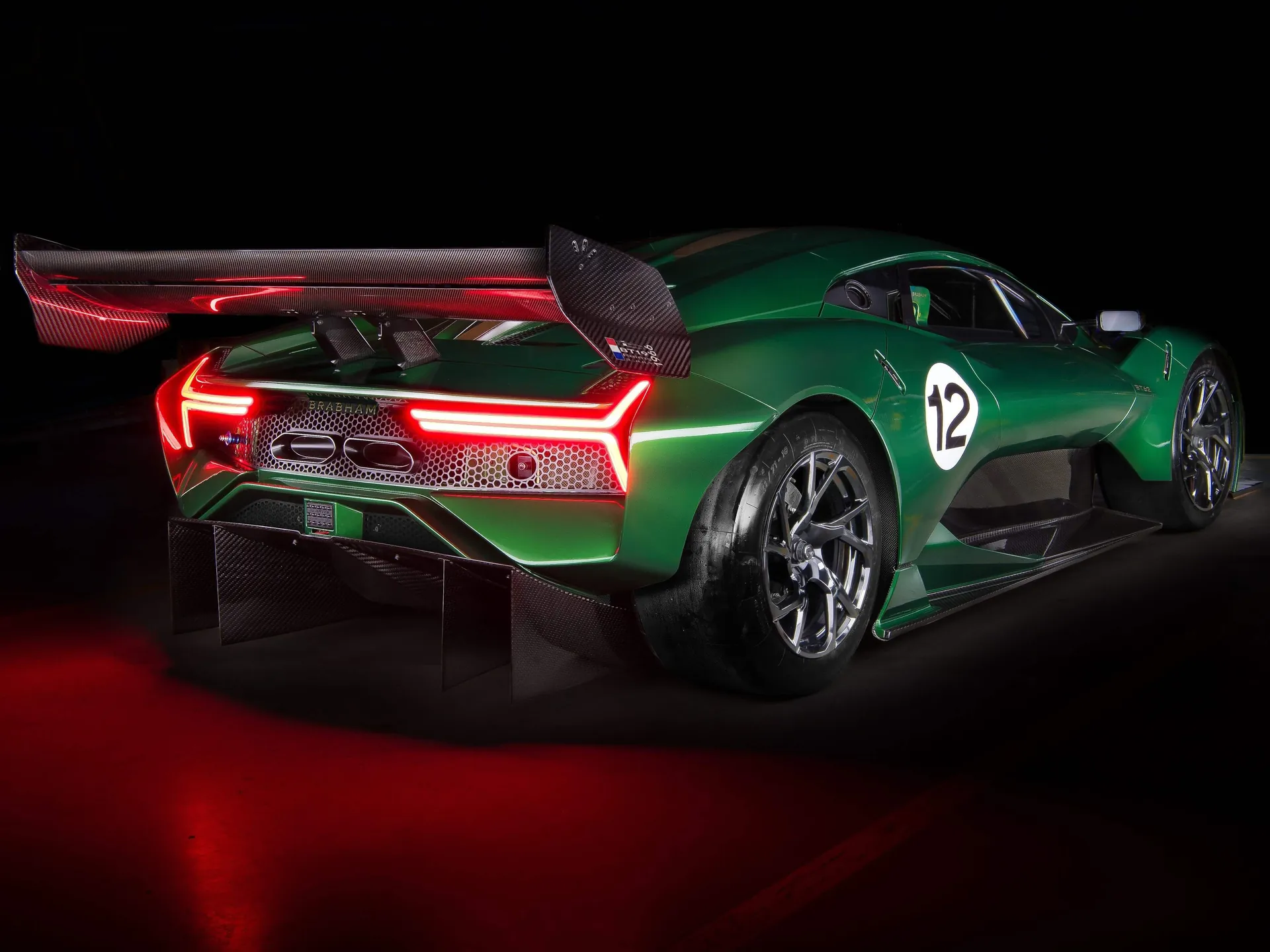 Brabham BT62 (2019) – zadní tříčtvrteční pohled