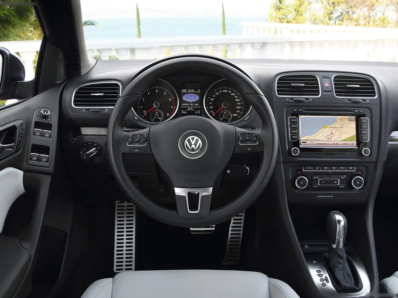 Volkswagen Golf Cabriolet (2012) – interiér
