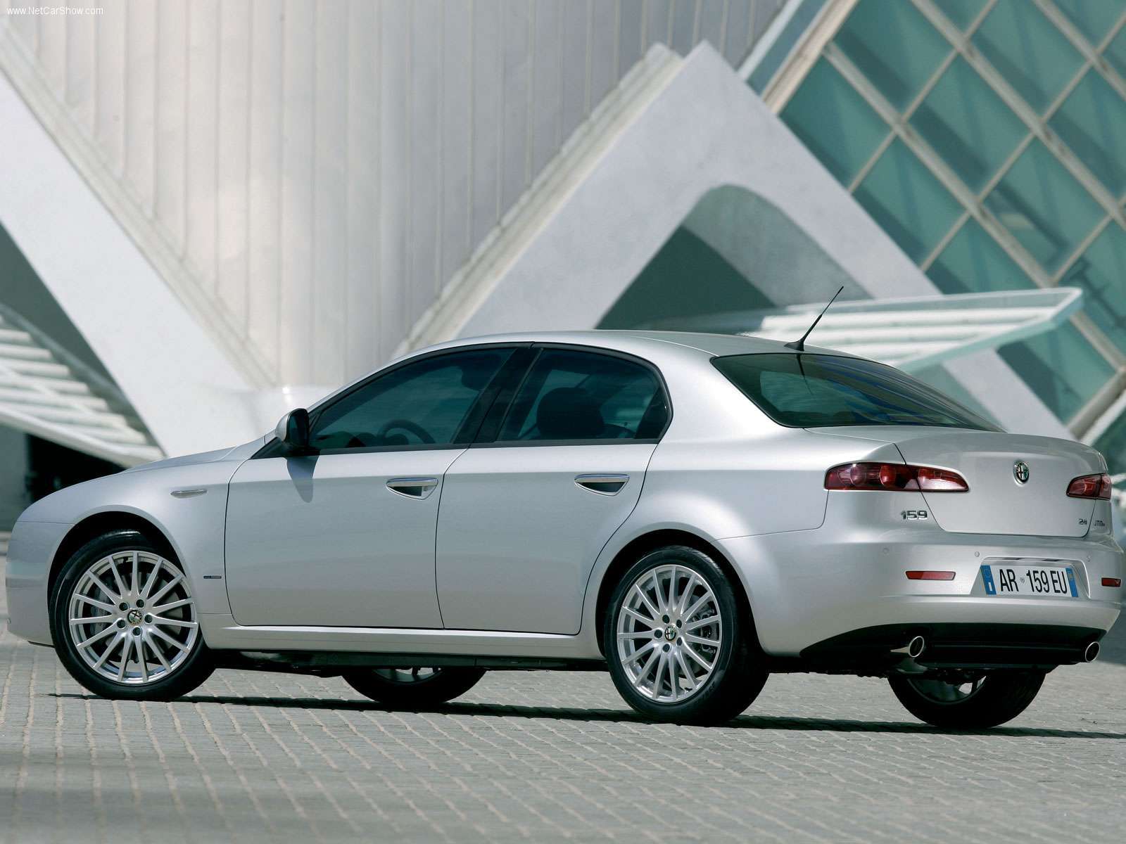 Alfa Romeo 159 (2005) – zadní tříčtvrteční pohled