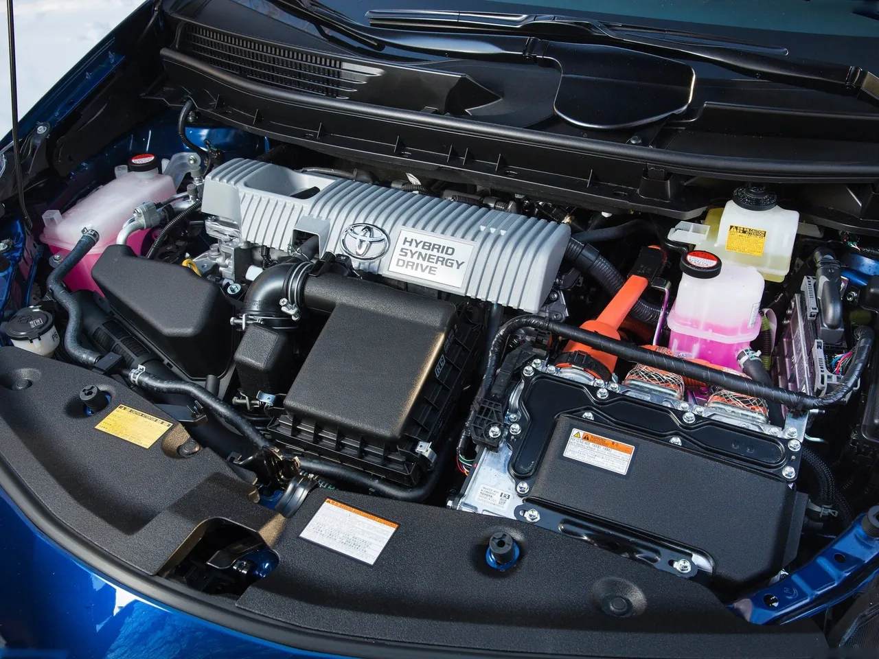 Toyota Prius v (2015) – motorový prostor