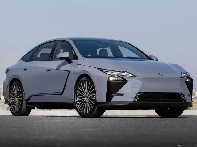 Lexus ES 350e (2026)