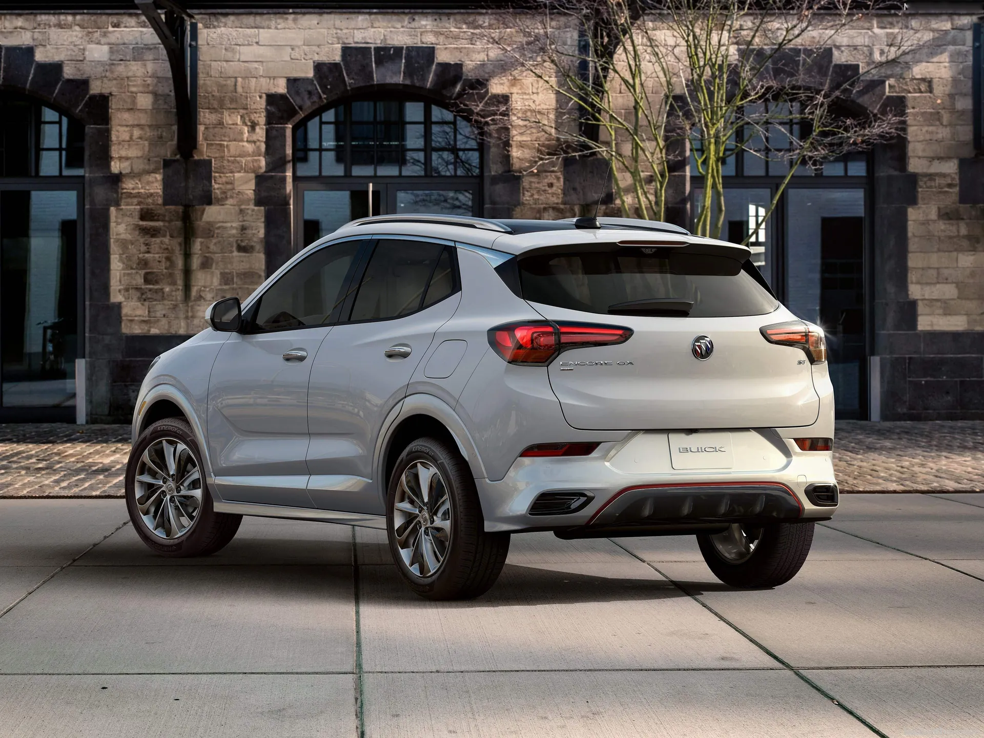 Buick Encore GX (2020) – zadní tříčtvrteční pohled