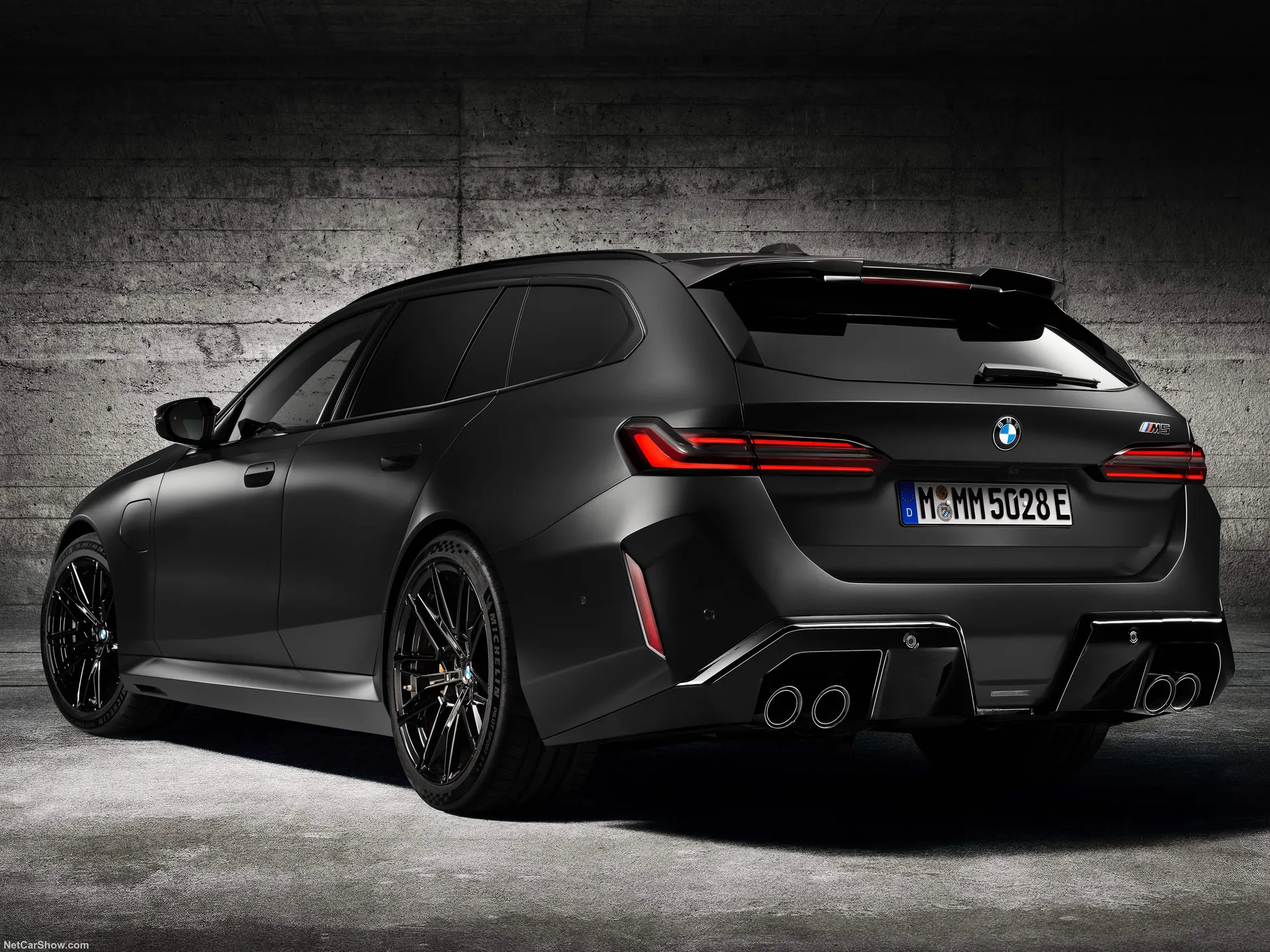 BMW M5 Touring (2025) – zadní tříčtvrteční pohled