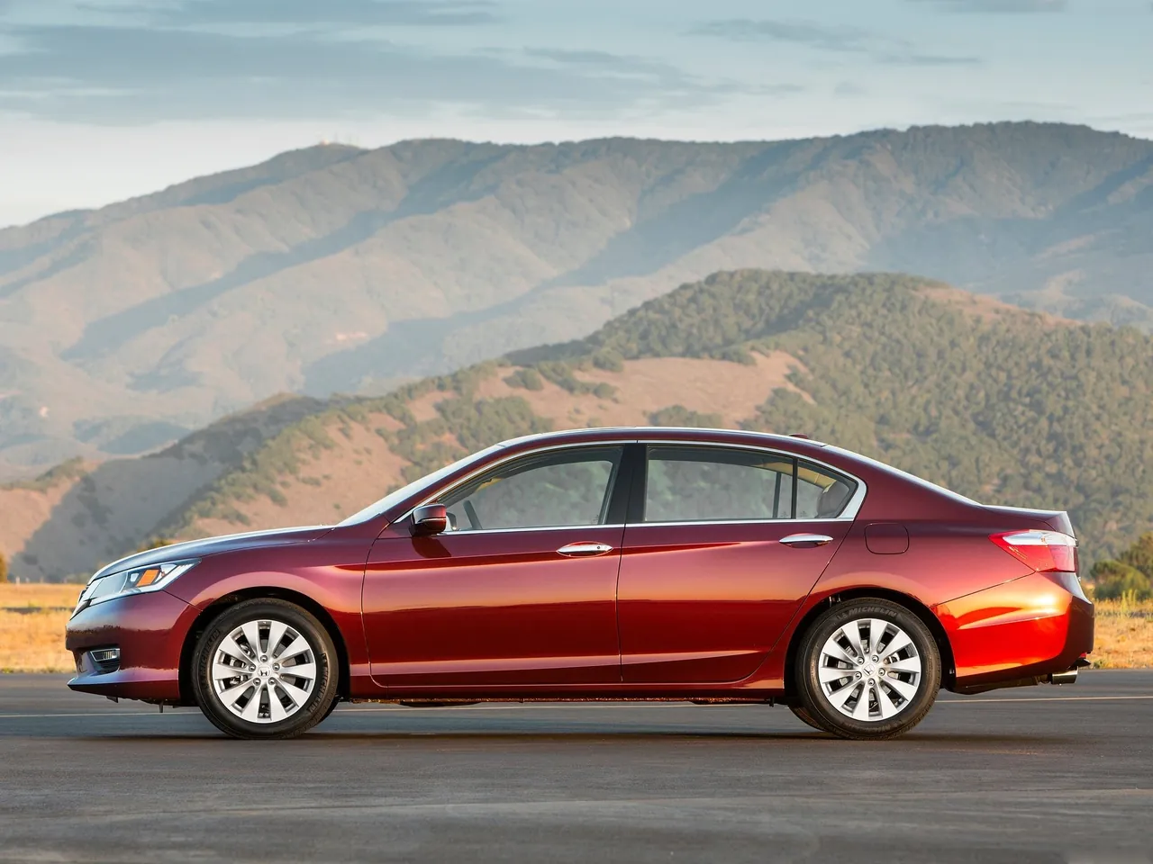 Honda Accord (2013) – boční profil