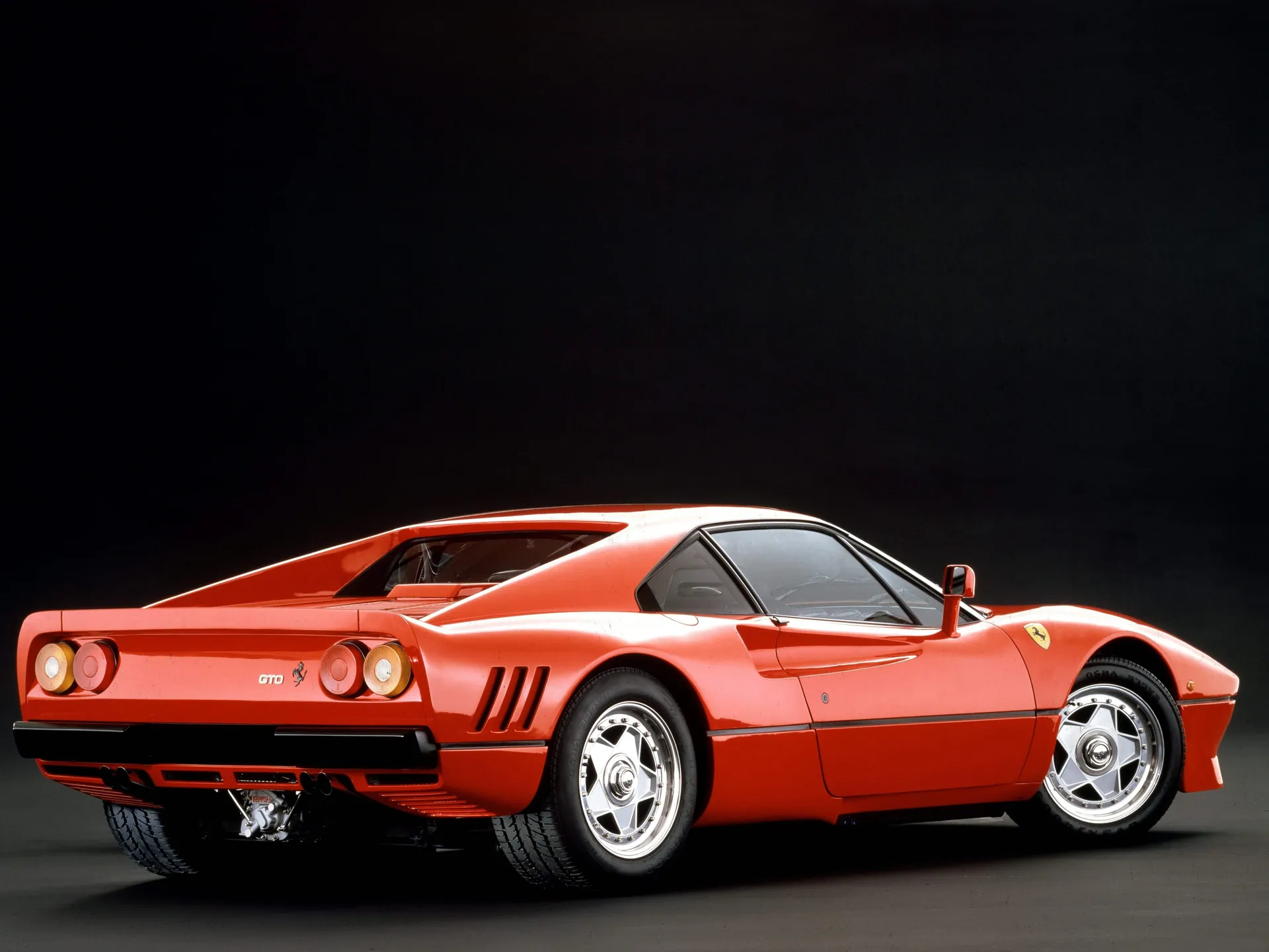 Ferrari 288 GTO (1984) – zadní tříčtvrteční pohled