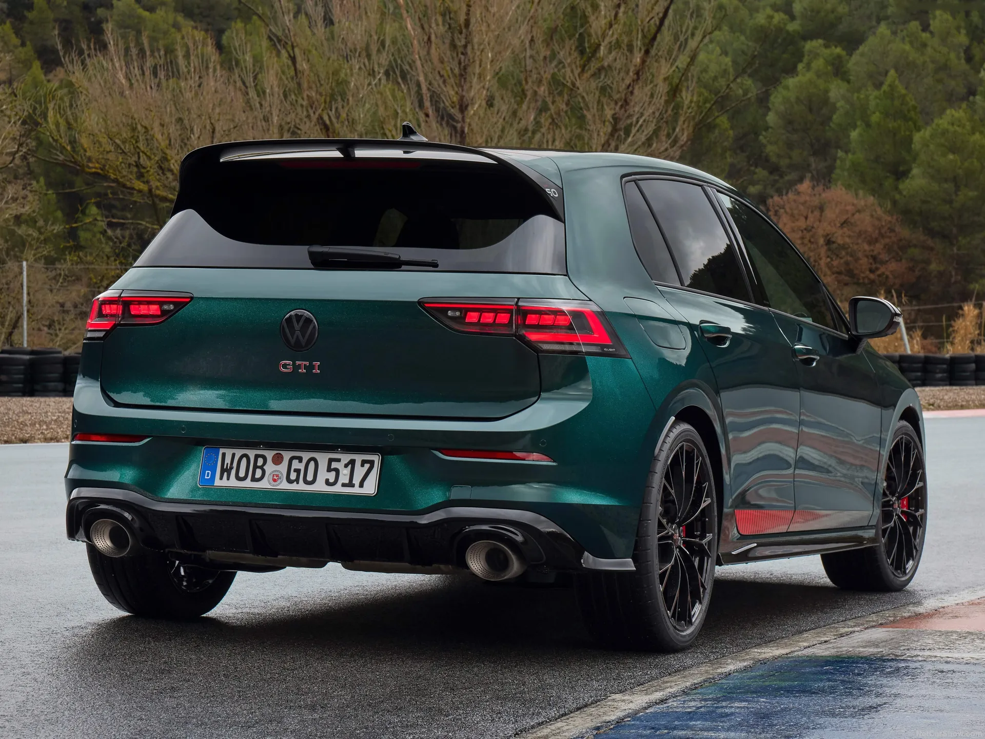 Volkswagen Golf GTI Edition 50 (2026) – zadní tříčtvrteční pohled